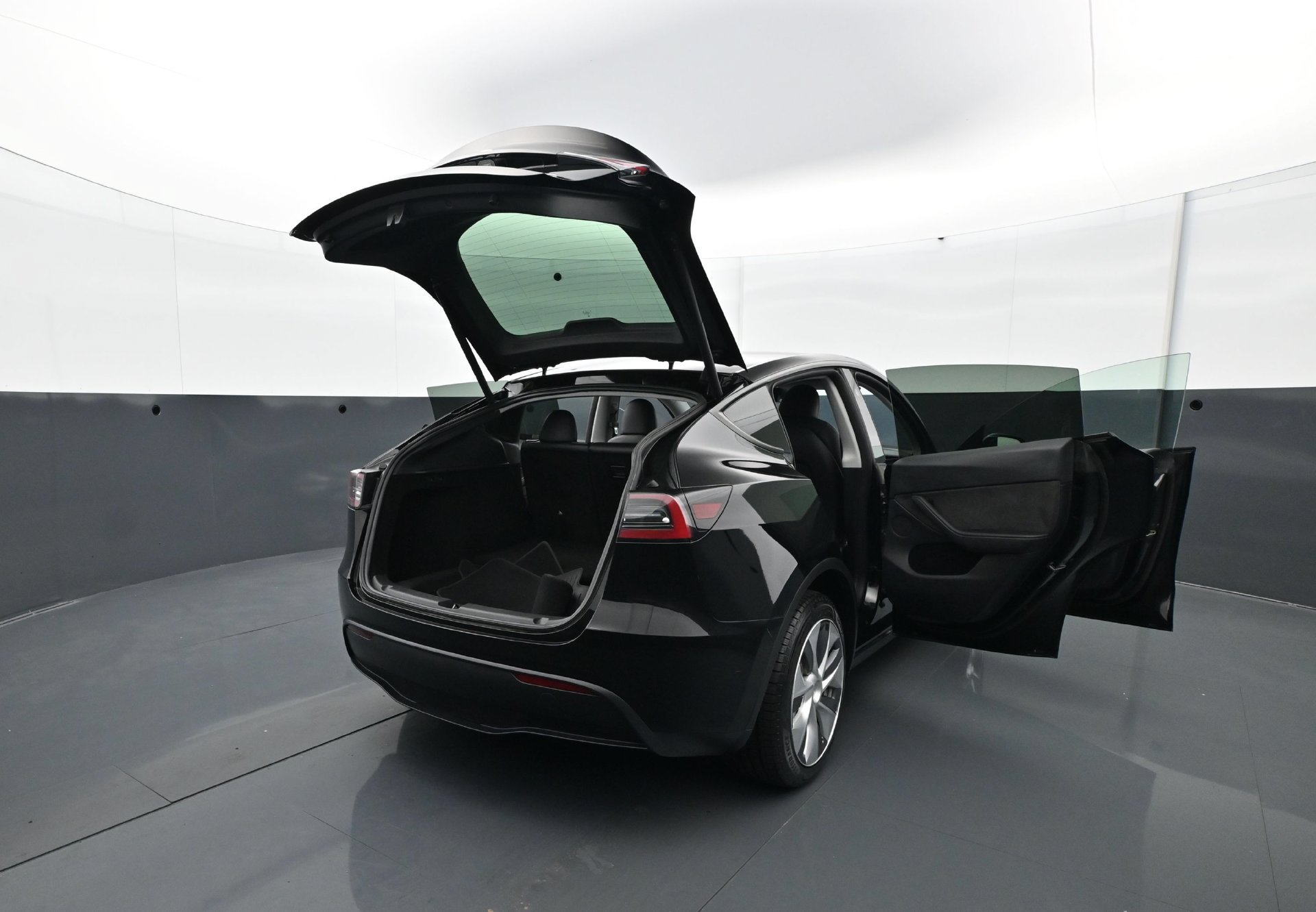 Used 2023 Tesla Model Y Long Range AWD/4WD image 34