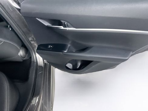 Used 2018 Toyota Camry SE image 27