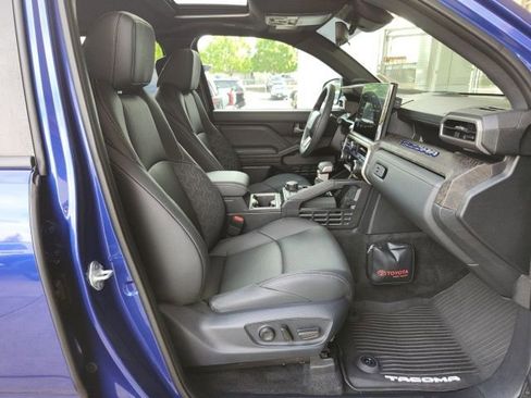 Used 2024 Toyota Tacoma Limited AWD/4WD image 25