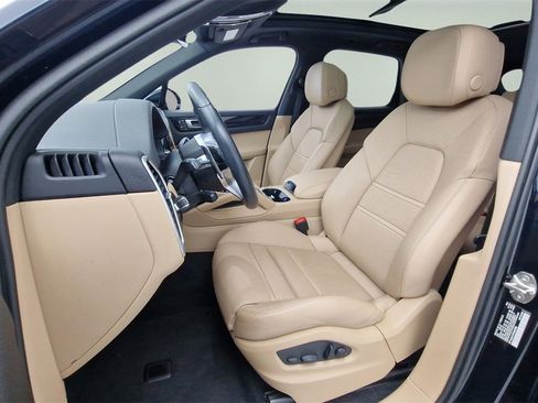 Used 2023 Porsche Cayenne image 12