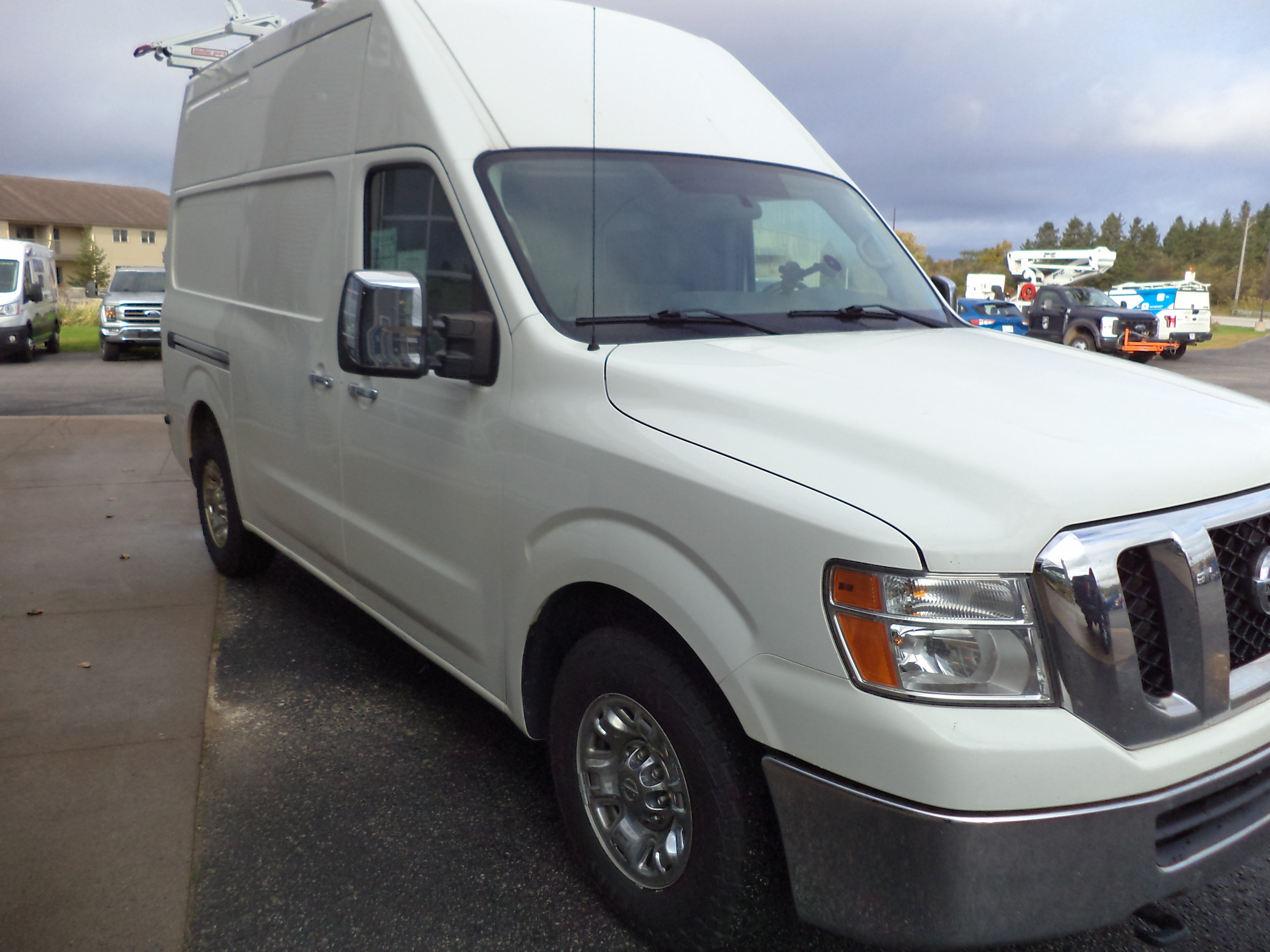 Used 2020 Nissan NV High Roof RWD image 9