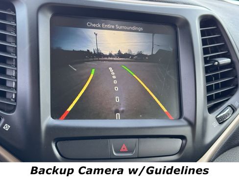 Used 2017 Jeep Cherokee Limited image 8