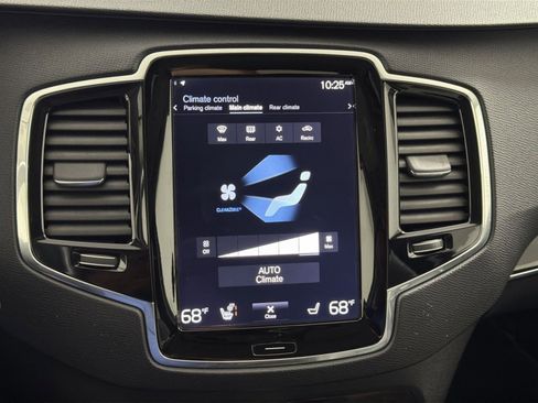 Used 2017 Volvo XC90 T6 Momentum w/ Vision Package image 21