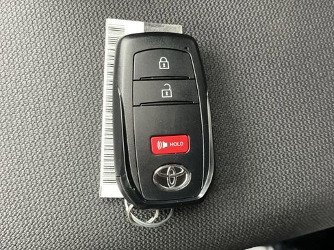 Used 2023 Toyota Corolla Cross LE image 25