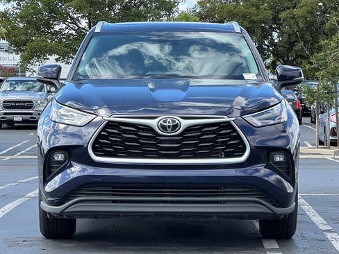 Used 2024 Toyota Highlander XLE image 9