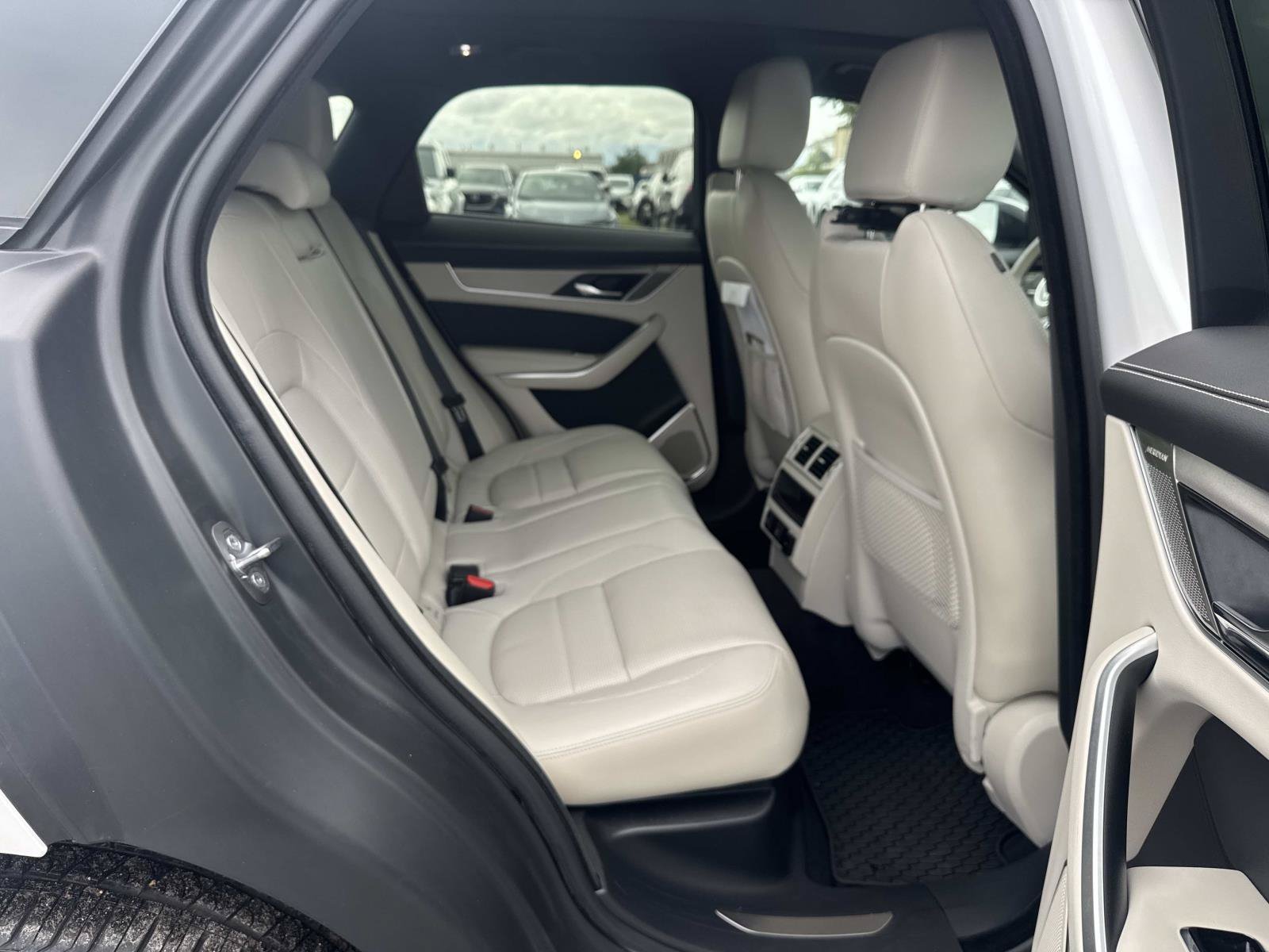 Used 2025 Jaguar F-PACE R-Dynamic S AWD/4WD image 9