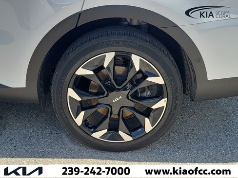 Certified 2024 Kia Sorento SX FWD image 7