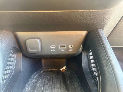 Used 2021 Chevrolet TrailBlazer LT AWD/4WD image 16