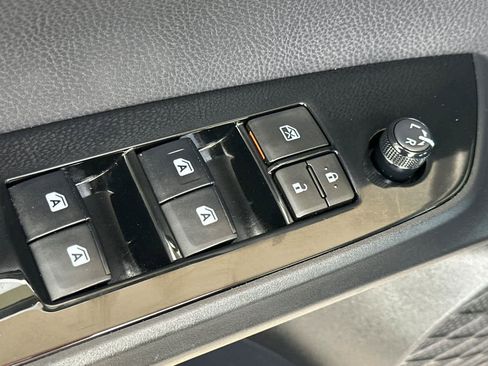 Used 2017 Toyota Prius Prime Premium image 13