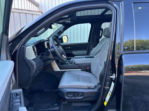 Used 2025 Toyota Tundra Limited AWD/4WD image 3
