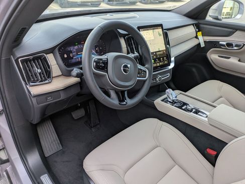 New 2026 Volvo XC90 B6 Plus w/ Protection Package Premier image 11