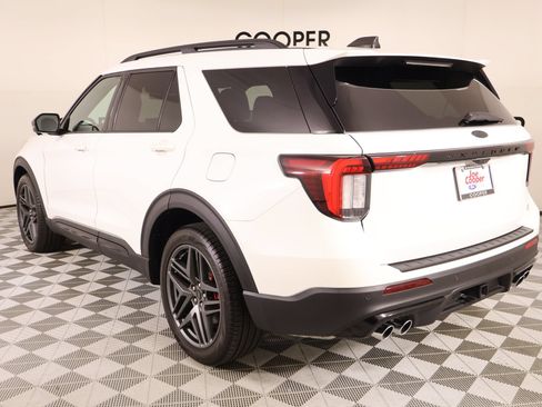 Used 2025 Ford Explorer ST RWD image 24