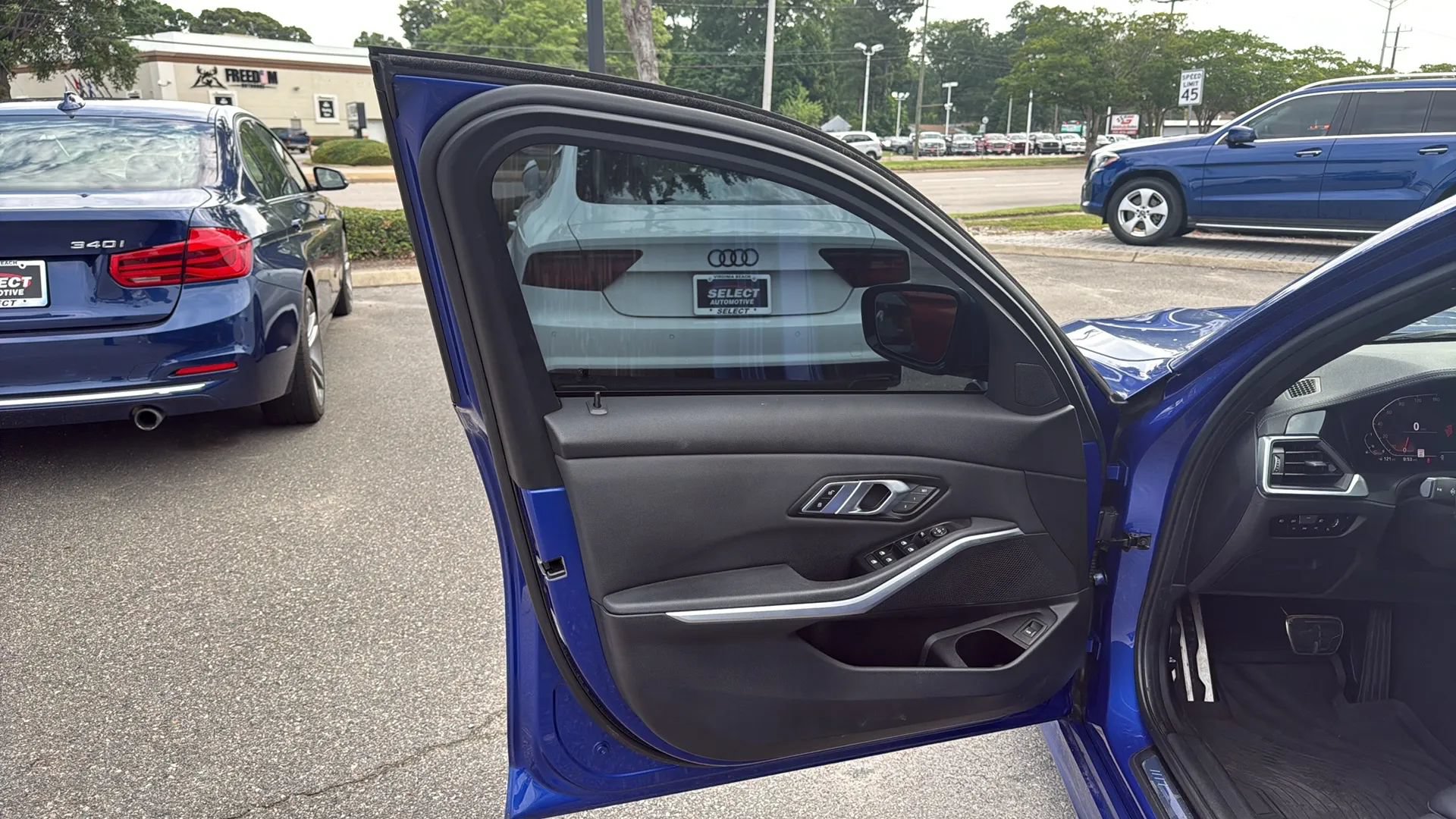 Used 2020 BMW 330i Sedan w/ M Sport Package RWD image 6