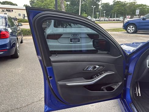 Used 2020 BMW 330i Sedan w/ M Sport Package RWD image 6