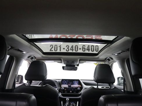Used 2022 Toyota Highlander Platinum AWD/4WD image 13