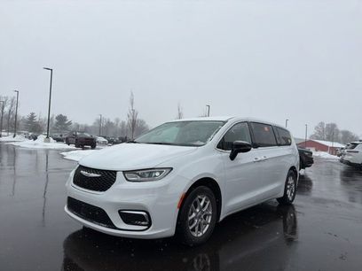 Used 2024 Chrysler Pacifica Touring-L