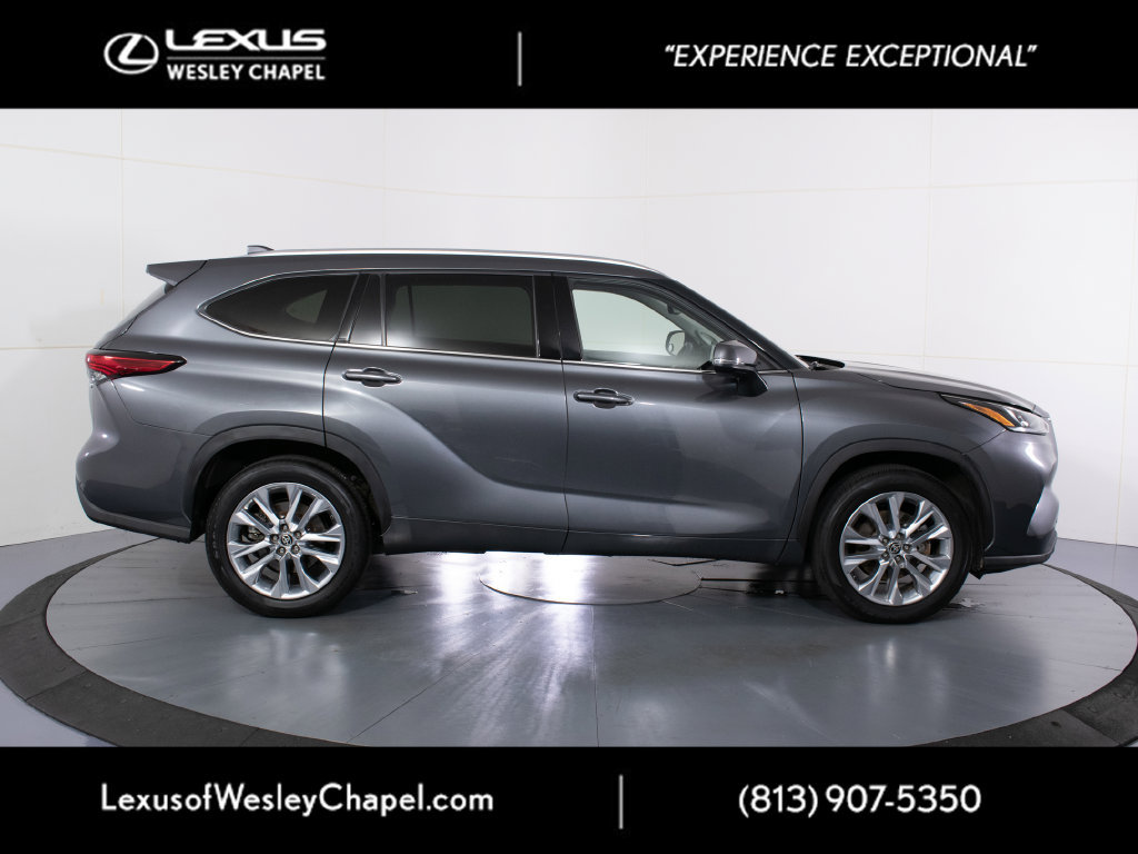 Used 2023 Toyota Highlander Limited FWD image 2
