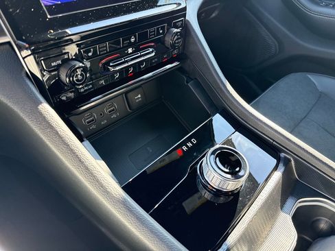 New 2025 Jeep Grand Cherokee Altitude image 32