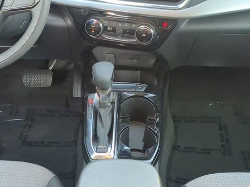 Used 2025 Chevrolet Trax LT image 19