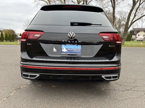 Used 2022 Volkswagen Tiguan SEL R-Line image 9