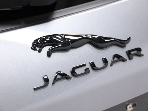 Used 2022 Jaguar F-PACE SVR AWD/4WD image 7