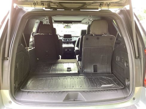 Used 2023 GMC Yukon SLT AWD/4WD image 4