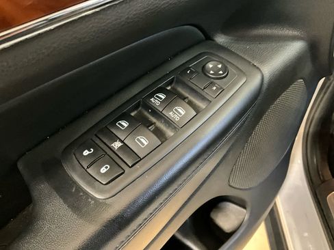 Used 2013 Jeep Grand Cherokee Limited RWD image 16