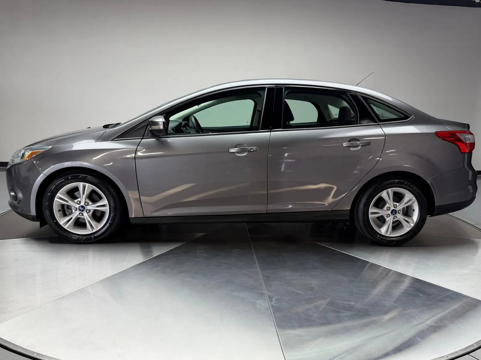 Used 2014 Ford Focus SE FWD image 4
