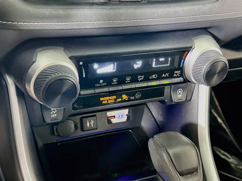 Used 2019 Toyota RAV4 LE w/ All Weather Liner Package AWD/4WD image 15