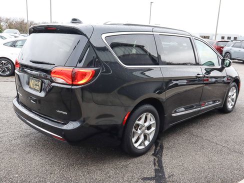 Used 2020 Chrysler Pacifica Limited image 4