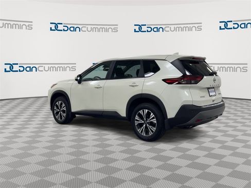 Used 2023 Nissan Rogue SV image 6