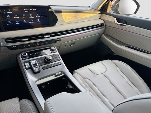 Used 2024 Hyundai Palisade Calligraphy image 25