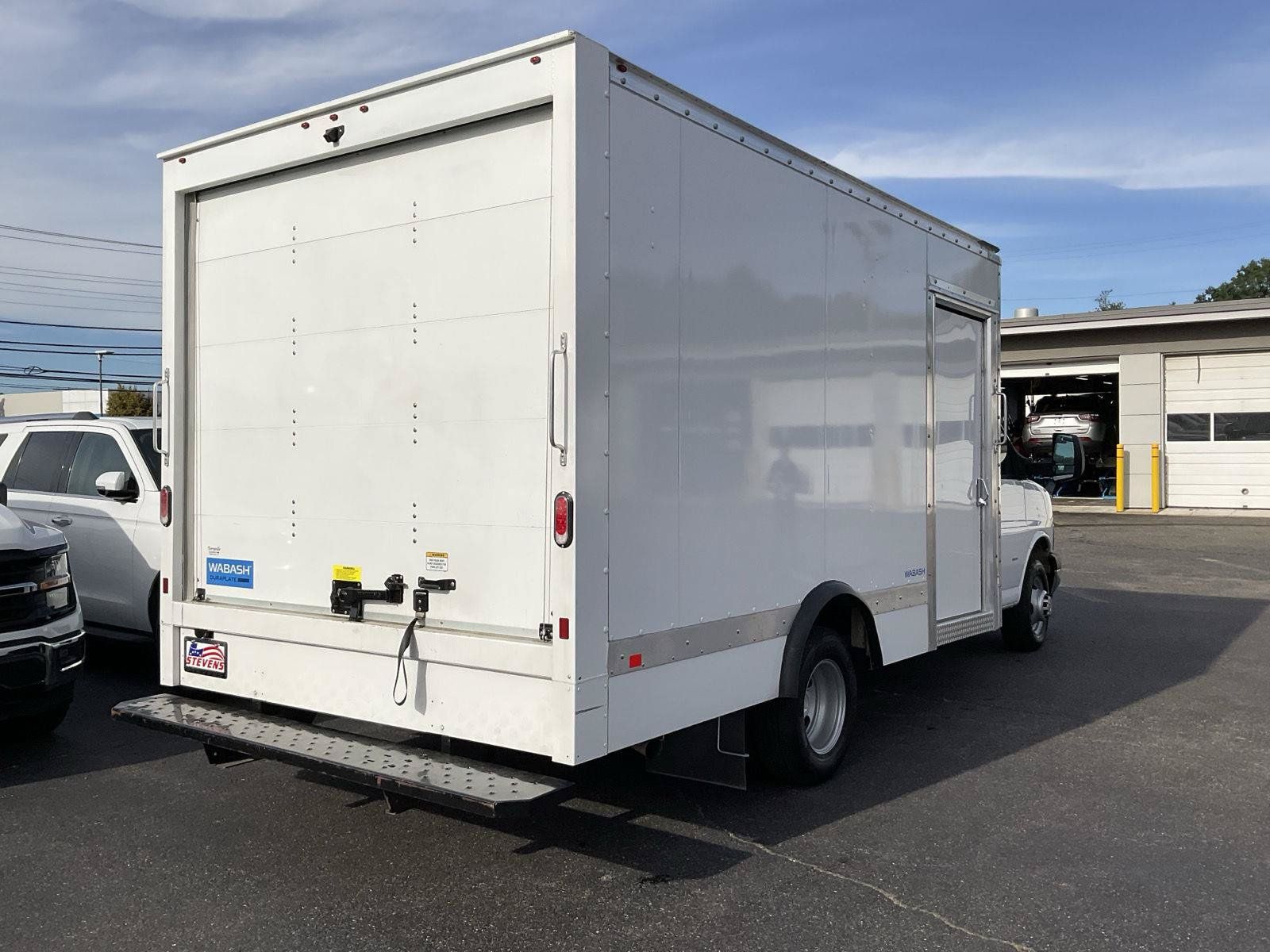 Used 2025 Chevrolet Express 3500 w/ Power Convenience Package RWD image 5