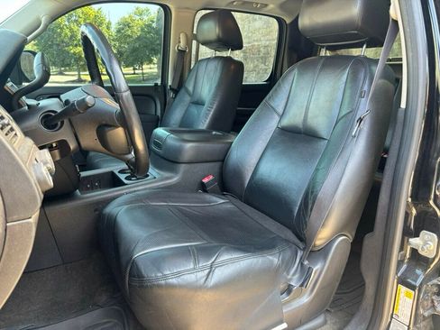 Used 2013 Chevrolet Avalanche LT image 11