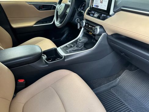 Used 2025 Toyota RAV4 LE AWD/4WD image 17