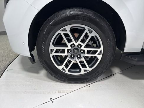 Used 2025 Ford Expedition Active image 9