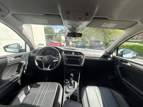 Used 2024 Volkswagen Tiguan SE AWD/4WD image 18