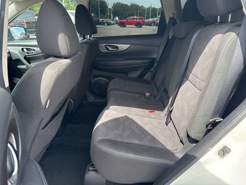 Used 2016 Nissan Rogue SV FWD image 23