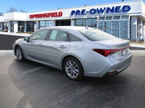 Used 2019 Toyota Avalon Limited image 3