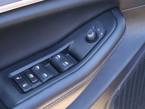 Used 2024 Jeep Grand Cherokee L Limited w/ Luxury Tech Group II image 21