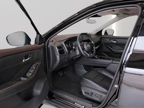 Used 2023 Nissan Rogue SL w/ SL Premium Package image 26