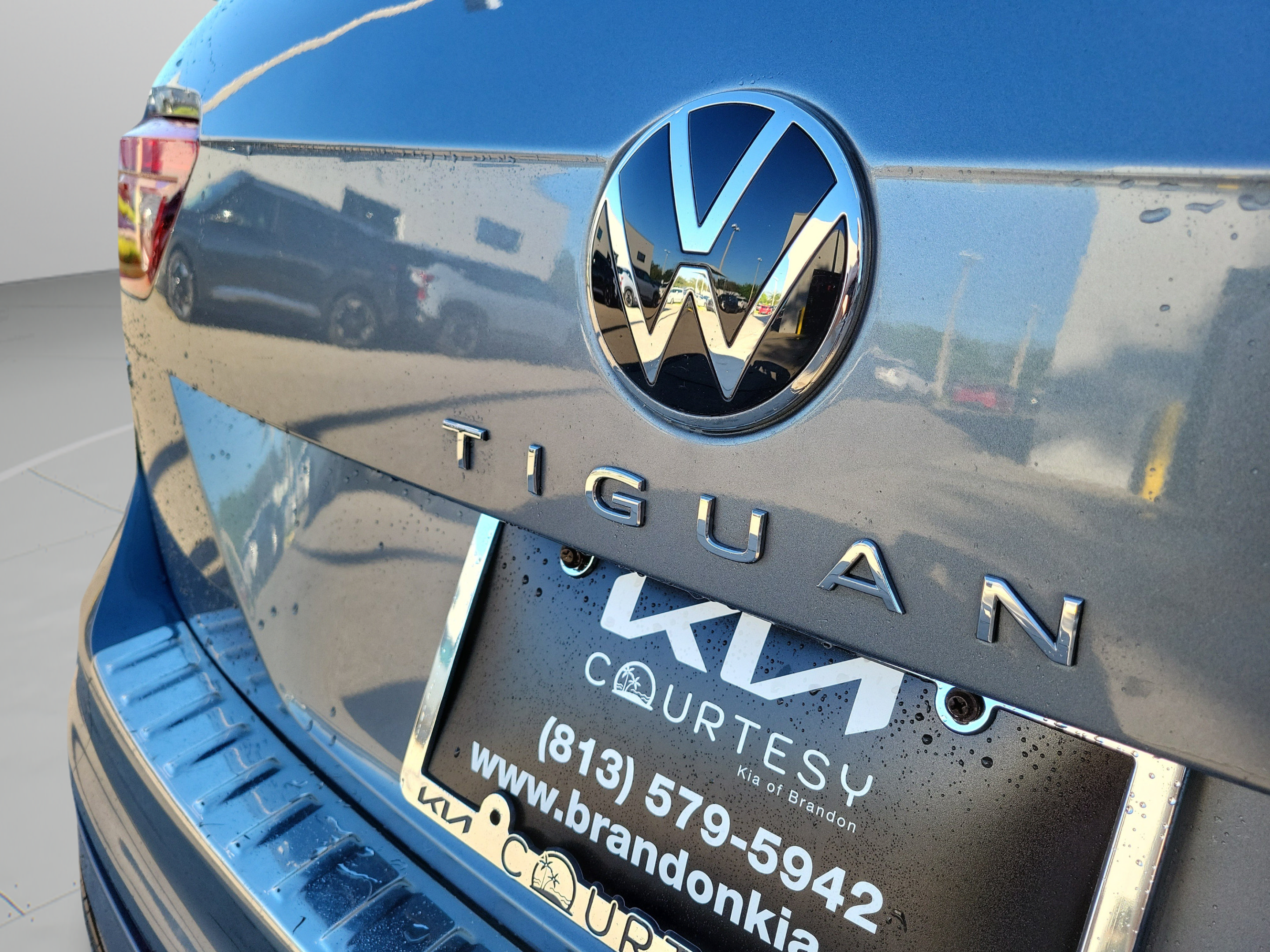 Used 2022 Volkswagen Tiguan SE R-Line FWD image 31