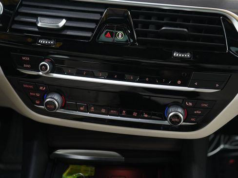 Used 2021 BMW 530i xDrive 530i xDrive w/ Convenience Package image 16