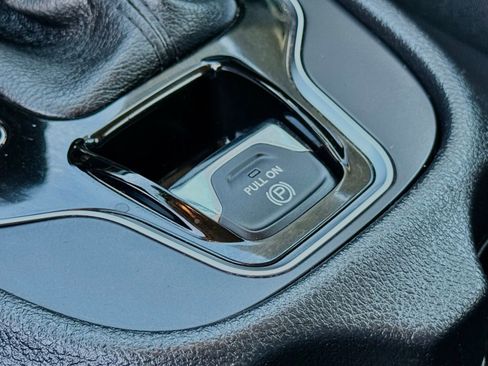 Used 2019 Jeep Cherokee Limited w/ Technology Group FWD image 34