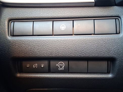 Used 2023 Nissan Rogue SV image 22