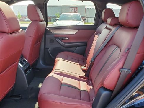 Certified 2025 MAZDA CX-70 Plug-In Hybrid w/ Premium Plus image 18