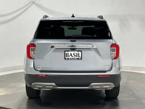 Used 2023 Ford Explorer XLT w/ Equipment Group 202A AWD/4WD image 12