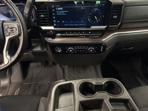 Used 2023 Chevrolet Silverado 1500 LT AWD/4WD image 18