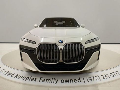 Used 2025 BMW 740i xDrive AWD/4WD image 8
