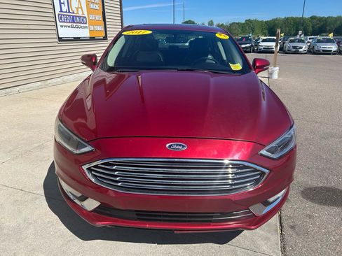 Used 2017 Ford Fusion SE w/ Fusion SE Technology Package FWD image 2